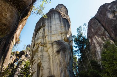 Çek Cumhuriyeti 'ndeki Adrspach kayalarında muazzam kaya oluşumları