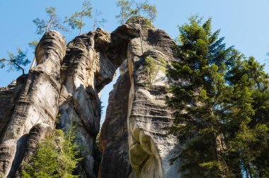 Çek Cumhuriyeti 'ndeki Adrspach kayalarında muazzam kaya oluşumları