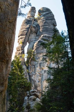 Çek Cumhuriyeti 'ndeki Adrspach kayalarında muazzam kaya oluşumları