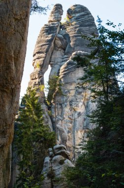 Çek Cumhuriyeti 'ndeki Adrspach kayalarında muazzam kaya oluşumları