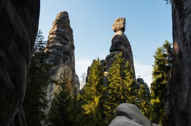 Çek Cumhuriyeti 'ndeki Adrspach kayalarında muazzam kaya oluşumları