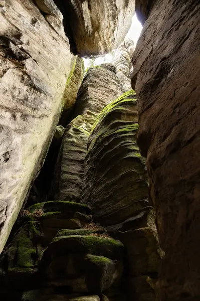 Prahov Kayalıkları 'ndaki doğal kumtaşı oluşumları rock kasabası, Bohem cenneti, Çek Cumhuriyeti