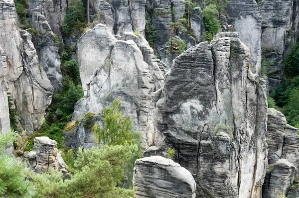 Prahov Kayalıkları 'ndaki doğal kumtaşı oluşumları rock kasabası, Bohem cenneti, Çek Cumhuriyeti