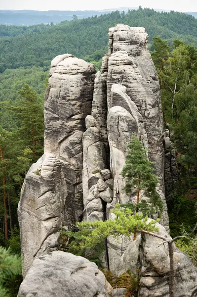 Prahov Kayalıkları 'ndaki doğal kumtaşı oluşumları rock kasabası, Bohem cenneti, Çek Cumhuriyeti