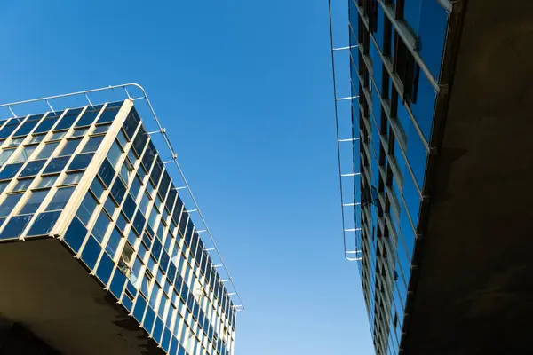 Prager Küpleri - Mimar Karel Prager 'in Mimarlık ve Büyükşehir Planlama Merkezi (CAMP).