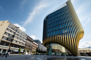 Zaha Hadid Mimarlar 'ın Masarycka binasının ön manzarası, Prag, Çek Cumhuriyeti.