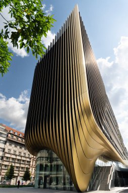 Zaha Hadid Mimarlar 'ın Masarycka binasının ön manzarası, Prag, Çek Cumhuriyeti.