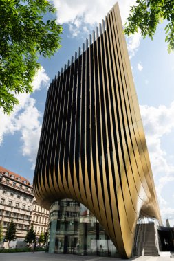 Zaha Hadid Mimarlar 'ın Masarycka binasının ön manzarası, Prag, Çek Cumhuriyeti.