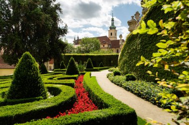 Vrtba Bahçesi (Çekçe Vrtbovska zahrada) 1715-1720 yılları arasında Vrtba Kontu Jan Josef için yapılmış bir barok teras bahçesidir. Prag, Çek Cumhuriyeti.