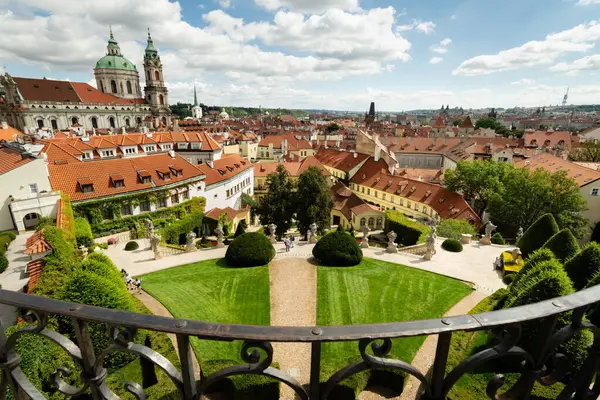 Vrtba Bahçesi (Çekçe Vrtbovska zahrada) 1715-1720 yılları arasında Vrtba Kontu Jan Josef için yapılmış bir barok teras bahçesidir. Prag, Çek Cumhuriyeti.