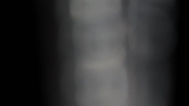 Αφηρημένες Περιστρεφόμενες Γυάλινες Φωτεινές Αντανακλάσεις Μαύρο Φόντο — Αρχείο Βίντεο