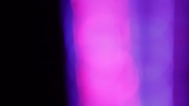 Réflexions Lumineuses Rvb Verre Rotatif Abstrait Sur Fond Noir — Video