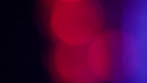 Abstrakte Rotierende Glas Rgb Lichtreflexionen Auf Schwarzem Hintergrund — Stockvideo