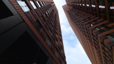 Amsterdam Zuidas, Amsterdam, Hollanda 'da yüksek katlı ofis binaları olan iş bölgesi. 
