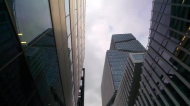 Amsterdam Zuidas, Amsterdam, Hollanda 'da modern yüksek ofis binaları olan iş bölgesi. 