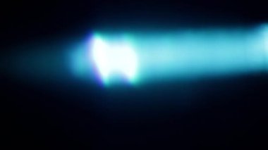 Cam ışıklı mercek siyah arkaplan üzerine ışık sızıntısı. 