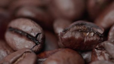 Arka planda dönen kahve çekirdeklerini kapat. 