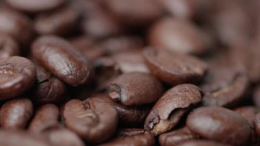 Arka planda dönen kahve çekirdeklerini kapat. 