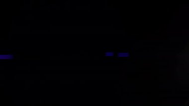 Mavi anamorfik lens ışık sızıntısı geçişi siyah arka planda. 