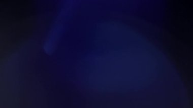 Cam ışıklı mercek siyah arkaplan üzerine ışık sızıntısı. 