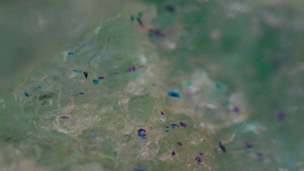 Крупным Планом Природного Кристалла Поражает Текстуру Камня Вращающийся Абстрактный Фон — стоковое видео