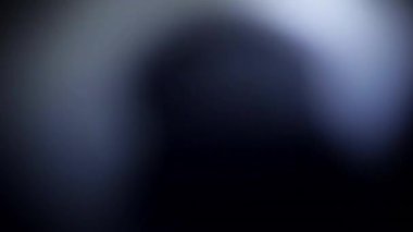 Cam ışıklı mercek siyah arkaplan üzerine ışık sızıntısı. 