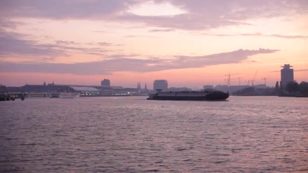Cityscape Och River Vid Solnedgången Amsterdam Nederländerna — Stockvideo