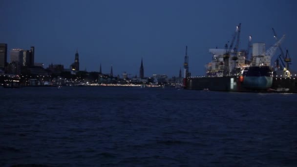 Navires Porte Conteneurs Grues Crépuscule Port Hambourg Allemagne — Video
