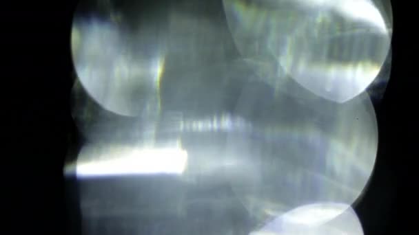 镜片闪光灯在黑色底座上的漏电现象 — 图库视频影像