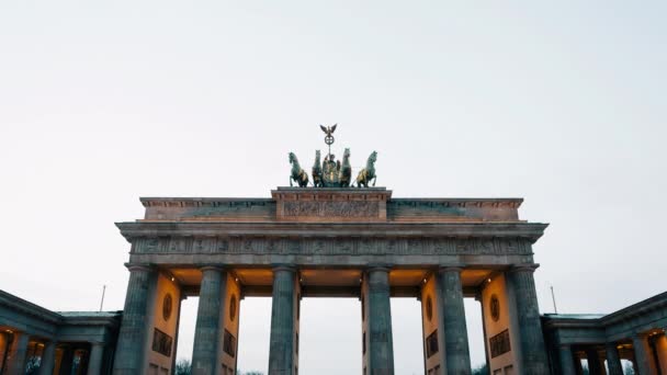 Puerta Brandeburgo Día Noche Caduca Berlín Alemania — Vídeo de stock