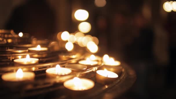 Großaufnahme Einer Gruppe Erleuchteter Kerzen Der Kathedrale Notre Dame Paris — Stockvideo