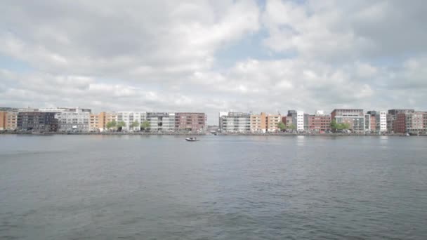Ποταμός Σύγχρονη Αρχιτεκτονική Προκυμαία Java Eiland Άμστερνταμ Ολλανδία — Αρχείο Βίντεο