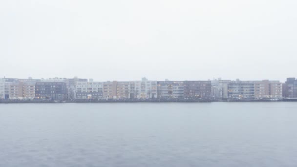 荷兰阿姆斯特丹爪哇岛现代海滨建筑日以继夜地消失 — 图库视频影像