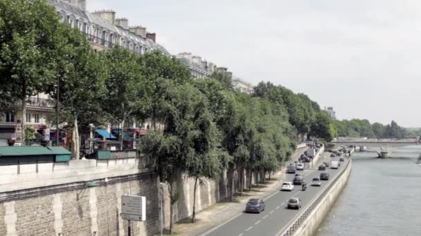 Carretera Ribereña Del Sena Con Tráfico París Francia — Vídeos de Stock