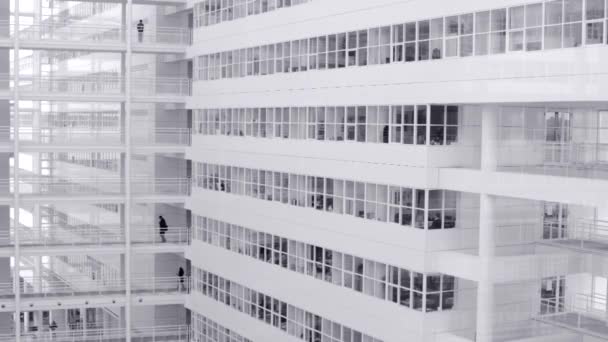 Stadshuset Modern Vit Arkitektur Med Kran Upp Skott Haag Nederländerna — Stockvideo