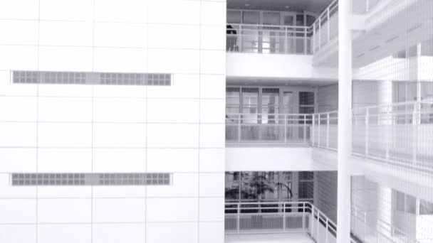 Hôtel Ville Architecture Blanche Moderne Avec Grue Vers Bas Tourné — Video