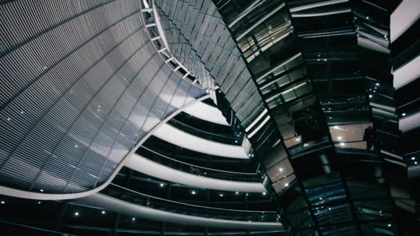 Duże Szklane Wnętrze Kopuły Budynku Parlamentu Reichstagu Nocy Berlin Niemcy — Wideo stockowe