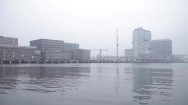 Doğu rıhtımı modern deniz manzarası Java Adası, Amsterdam, Hollanda.