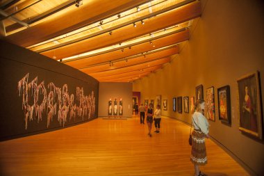 Crystal Bridges Müzesi 'nin garnizon lobisi..