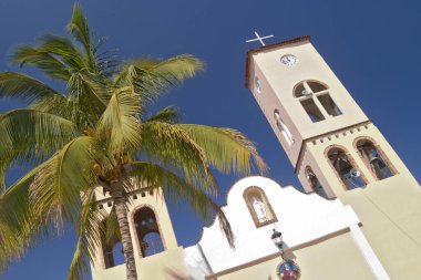 El Tuito 16. yüzyılda kuruldu. 55 dakika kadar küçük bir kasaba. Puerto Vallarta Meksika 'dan