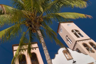 El Tuito Katolik Kilisesi 16. yüzyılda kuruldu. 55 dakika kadar küçük bir kasaba. Puerto Vallarta Meksika 'dan