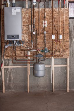 .Tanksız su ısıtıcısı ve su tesisatı..