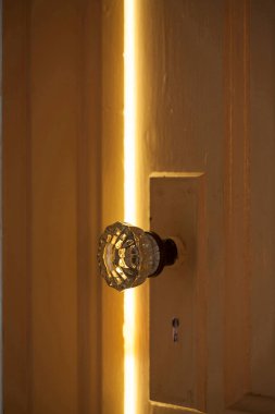 Kapalı kapı, ışık geliyor..