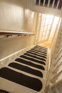 100 yıllık bir evde merdivenler..