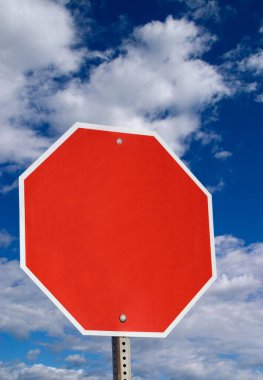 Boş kırmızı Dur işareti.