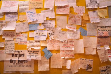 Üniversite kampüsünde bülten.