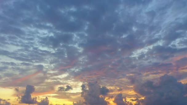 Las Nubes Mueven Lentamente Cielo Atardecer Playa Kata Phuket Video — Vídeos de Stock