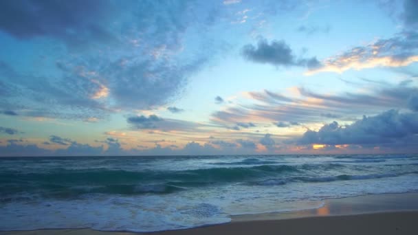 Mraky Pohybují Pomalu Obloze Při Západu Slunce Pláži Karon Phuket — Stock video