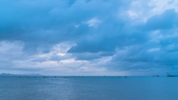 Проміжок Часу Блакитна Хмара Рухається Над Блакитним Морем Пляжний Морський — стокове відео