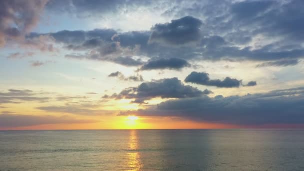 Görkemli Gün Batımının Güneşin Doğuşunun Hava Görüntüsü Doğanın Muhteşem Işığı — Stok video